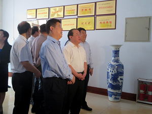 2014年9月15日德城区委书记刘长民来羞羞色院91蜜桃考察